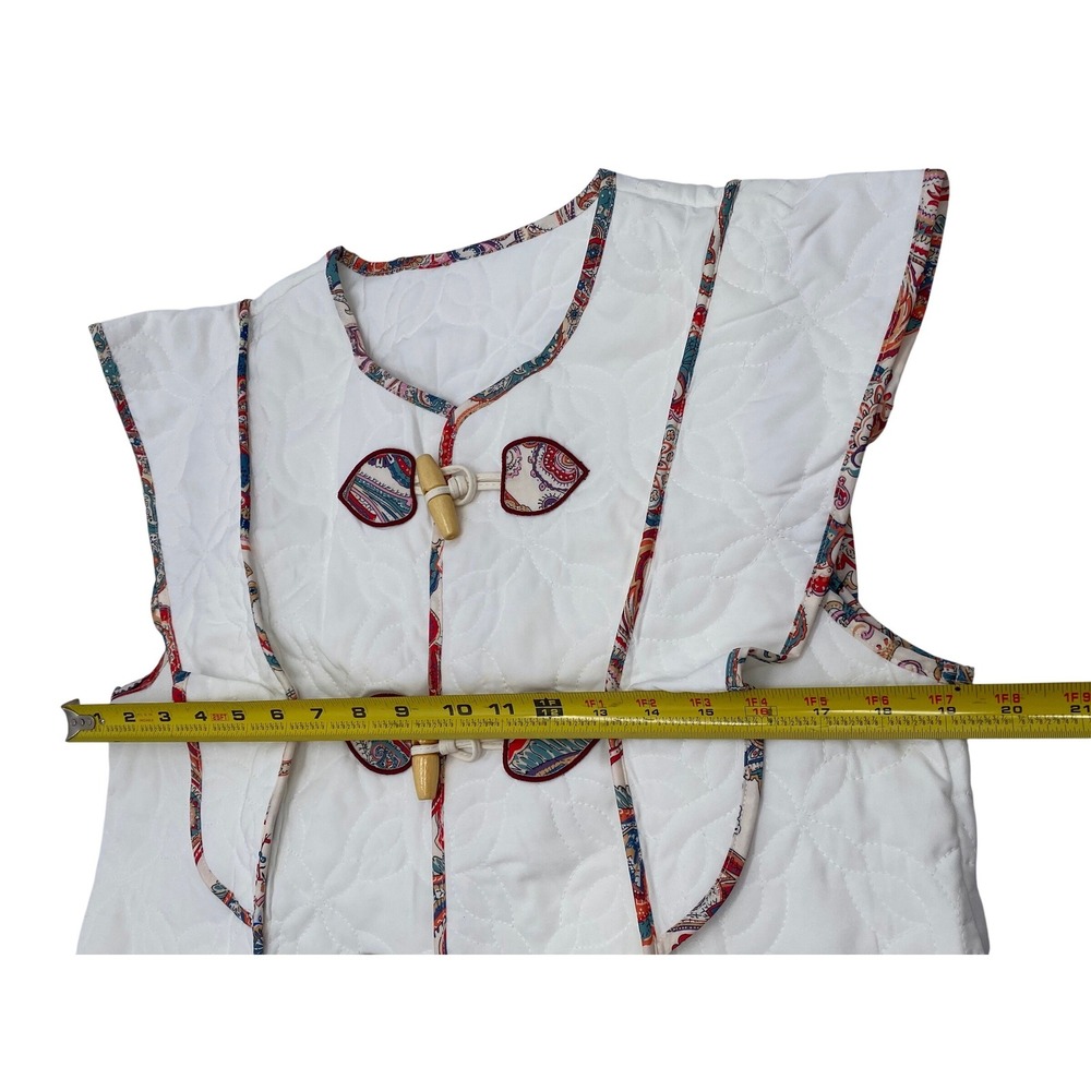 Tankaneo Womens Quilted Toggle Vest White Paisley Trim Ruffle Cap Sleeve‎ Medium - Picture 8 of 14